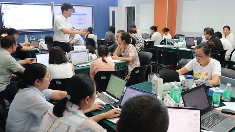 小标题：心理咨询师职业前景分析